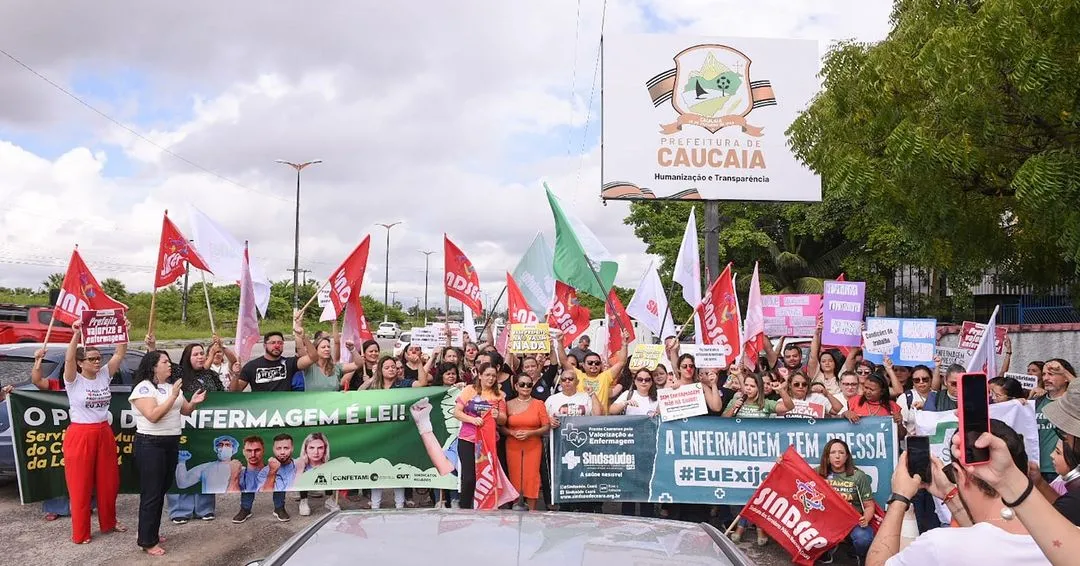 Protesto em Caucaia pela aplicação do piso da enfermagem, nesta sexta-feira (2)
