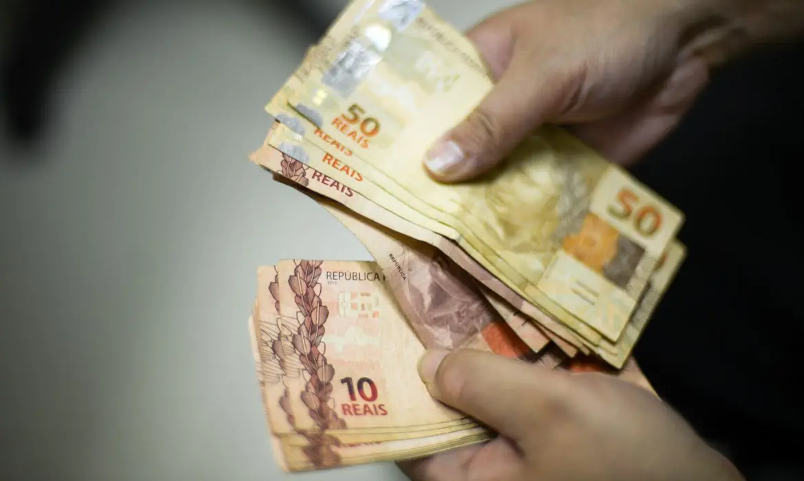 Imagem da notícia: Governo lança programa para renegociar dívidas de até R$ 5 mil