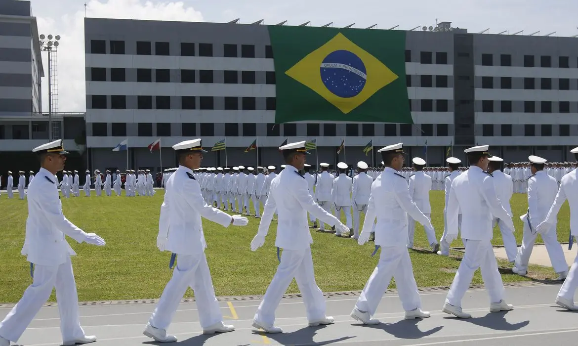 Imagem da notícia: Marinha anuncia concurso de nível técnico para diversas áreas; veja