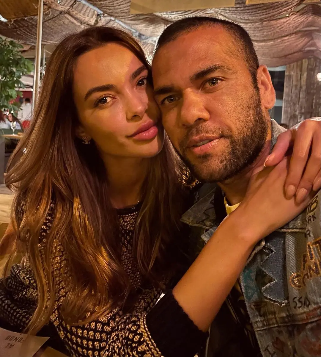Imagem da notícia: Ex-esposa de Daniel Alves detalha visita à prisão e diz acreditar na inocência do atleta