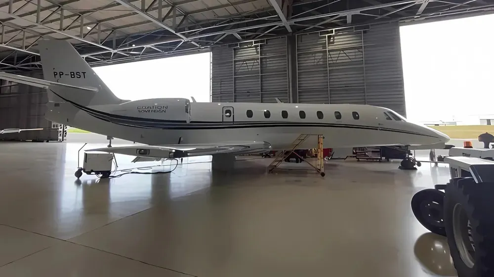 Aeronave de Wesley Safadão em hangar
