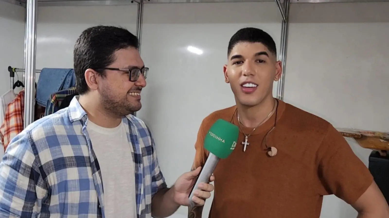 Imagem da notícia Zé Vaqueiro fala sobre 37 shows de São João e chegada do segundo filho com Ingra Soares; assista