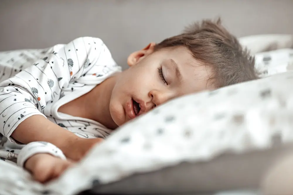 Imagem da notícia: O que devo fazer para meu filho dormir sozinho?