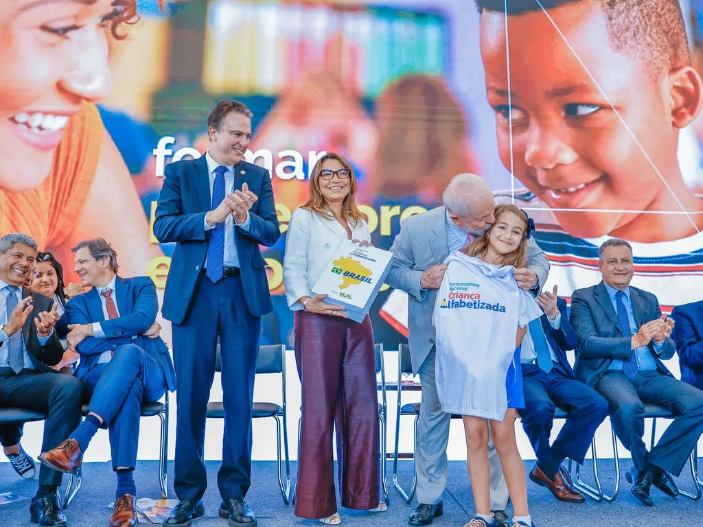 O ministro da Educação Camilo Santana afirmou que o compromisso deve ser de todos os entes federativos