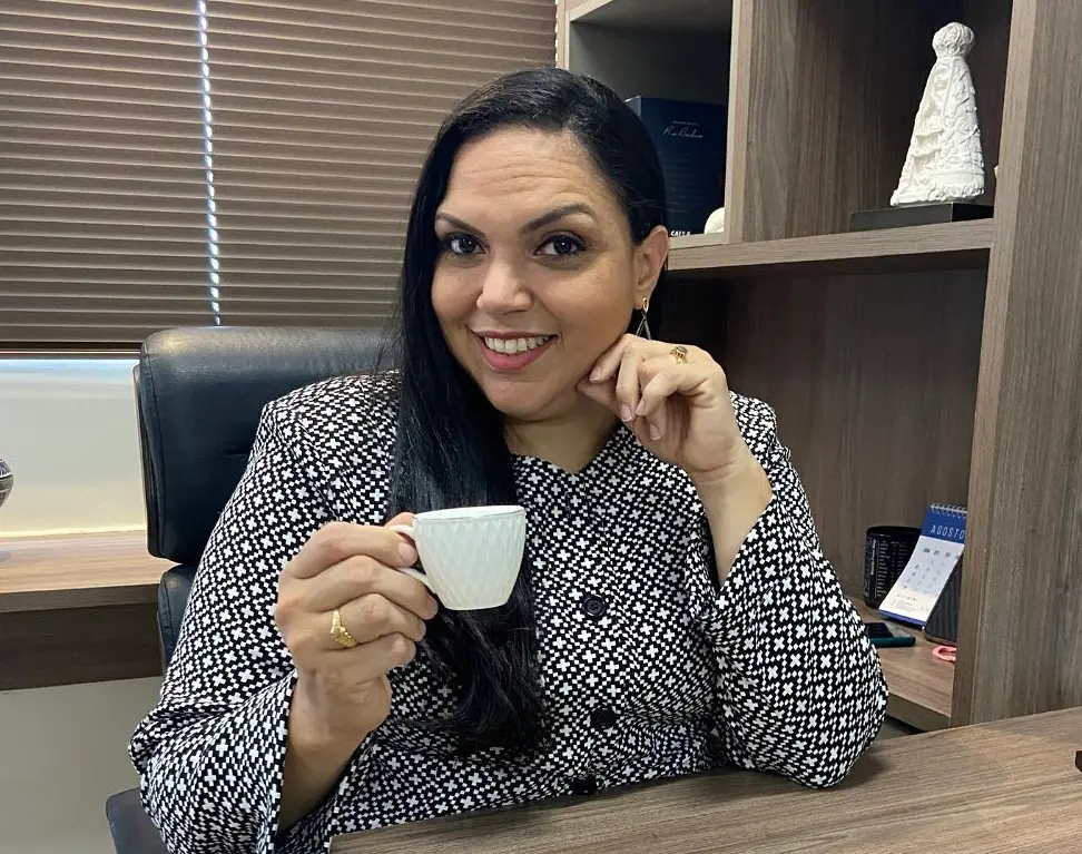 Advogada Élida Fabrícia