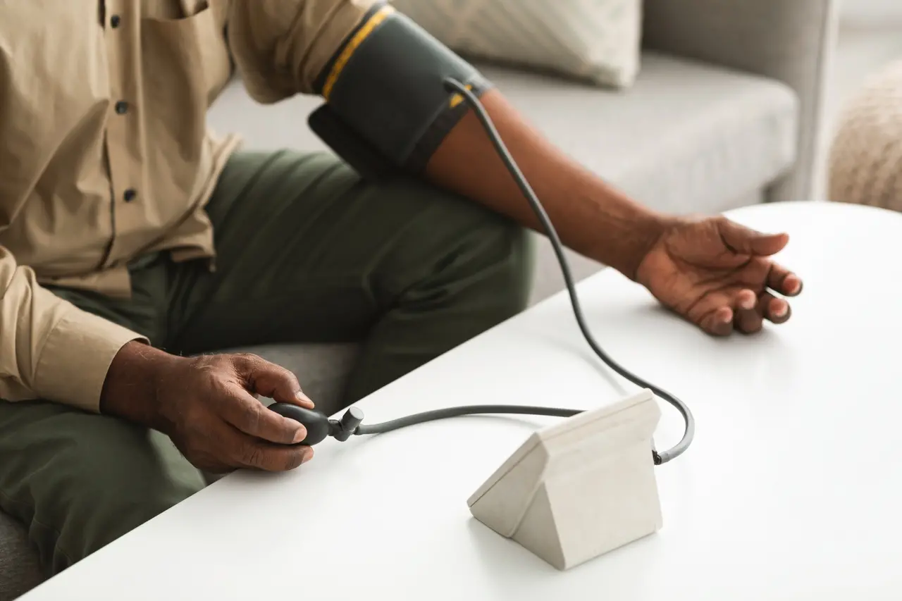 Imagem da notícia: Pressão baixa: o que é, sintomas e o que fazer