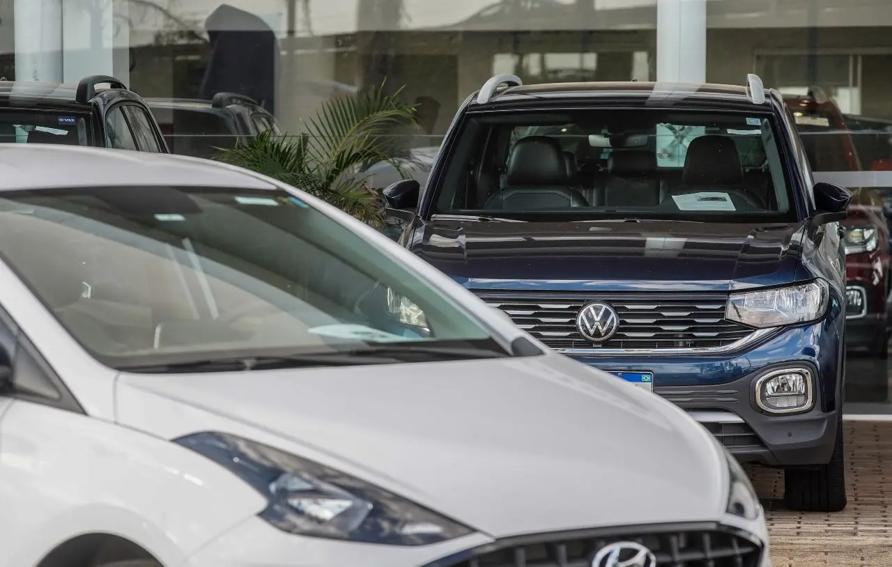 Imagem da notícia: Governo divulga lista de 31 modelos de carros que serão vendidos com desconto; confira