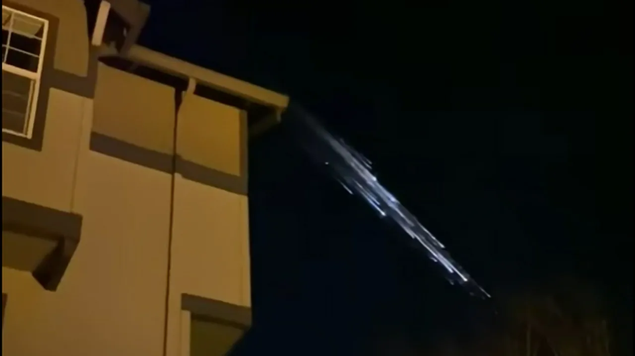 Lixo espacial no céu de Newberg, Oregon nos EUA no dia 25 de março de 2021. O vídeo foi repostado na semana passa e viralizou pelo mundo. Vídeo disponível em @pubity
