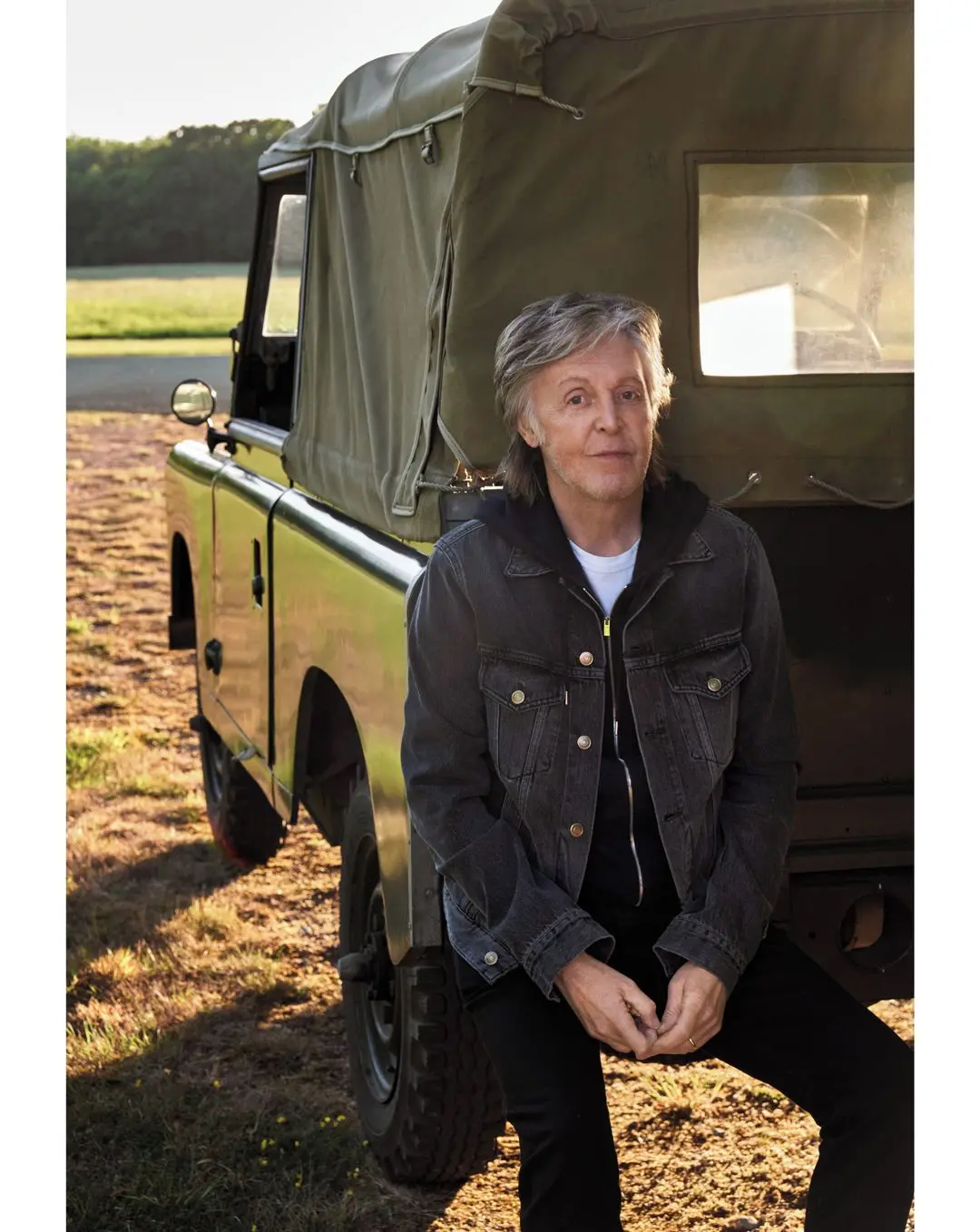 Imagem da notícia: Paul McCartney anuncia que Beatles lançará música inédita gravada com Inteligência Artificial