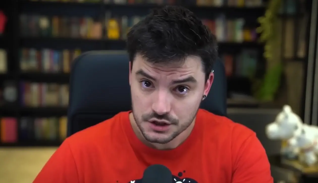 Imagem da notícia: Felipe Neto publica vídeo sobre polêmica da Blaze; entenda 
