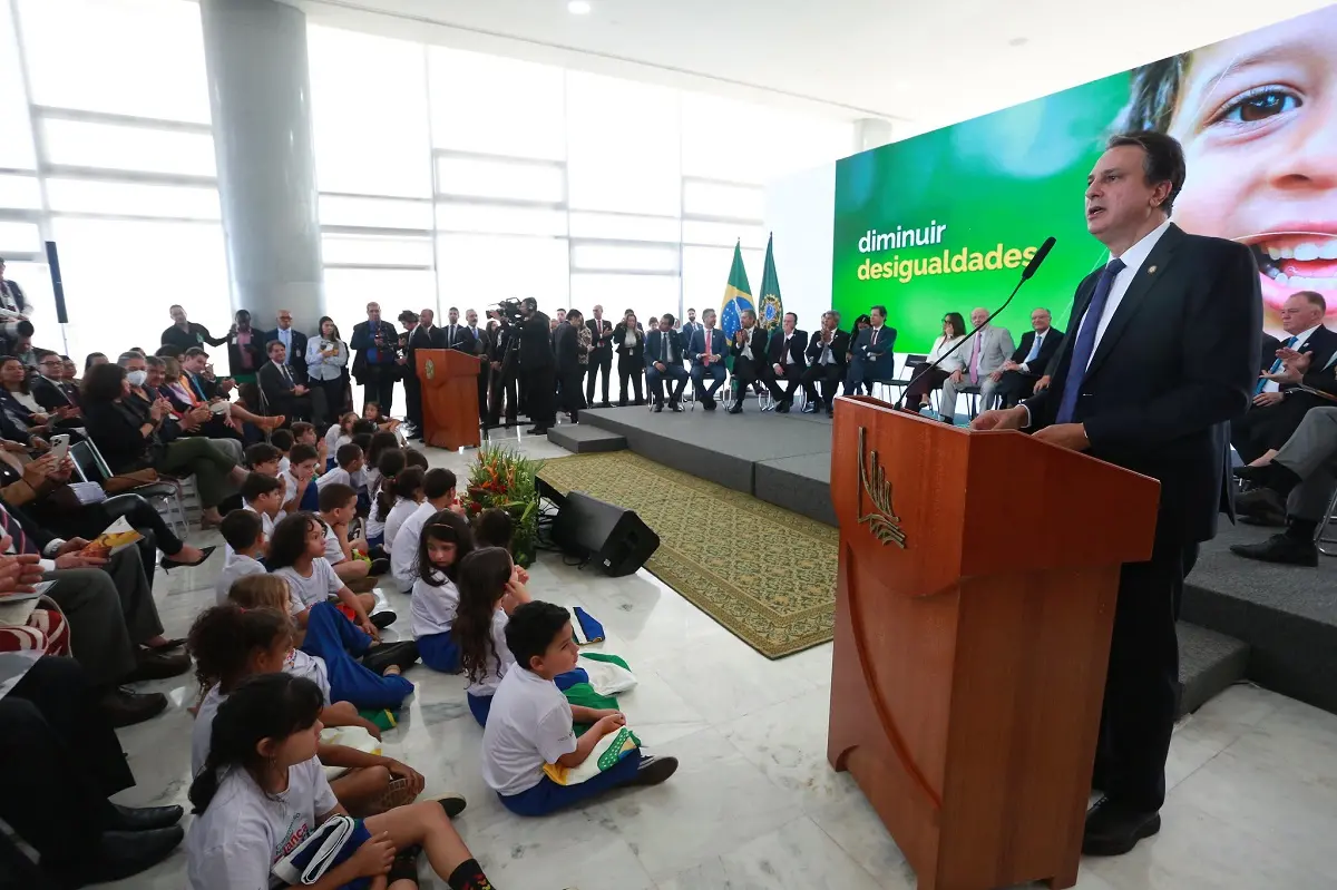 Imagem da notícia: O papel da liderança política no sucesso da nova proposta de alfabetização do Governo Federal