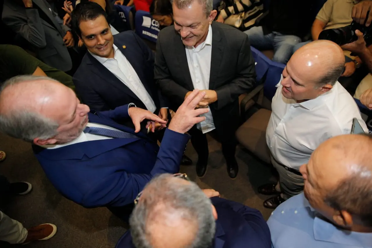 Imagem da notícia: PontoPoder Cafezinho: PDT cirista sobe o tom contra Camilo e Elmano; petistas reagem