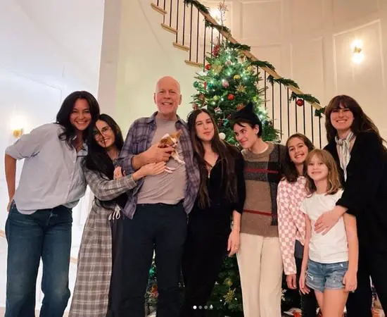 Imagem da notícia: Demi Moore parabeniza atual esposa de Bruce Willis: ‘te amo’