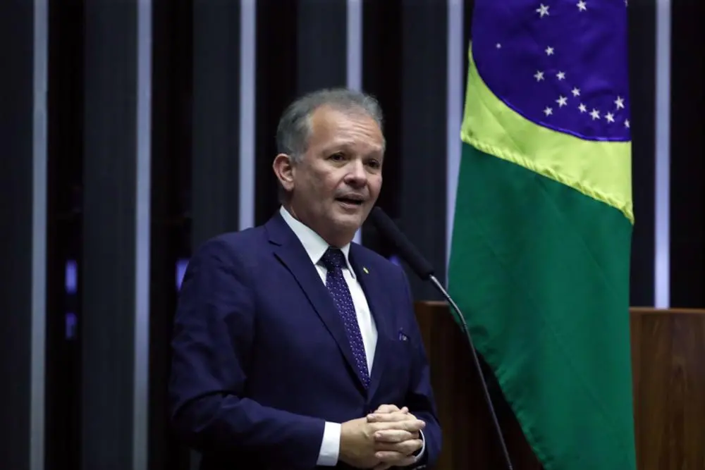 Imagem da notícia: Deputado cearense assume liderança do maior bloco da Câmara dos Deputados, com 174 parlamentares