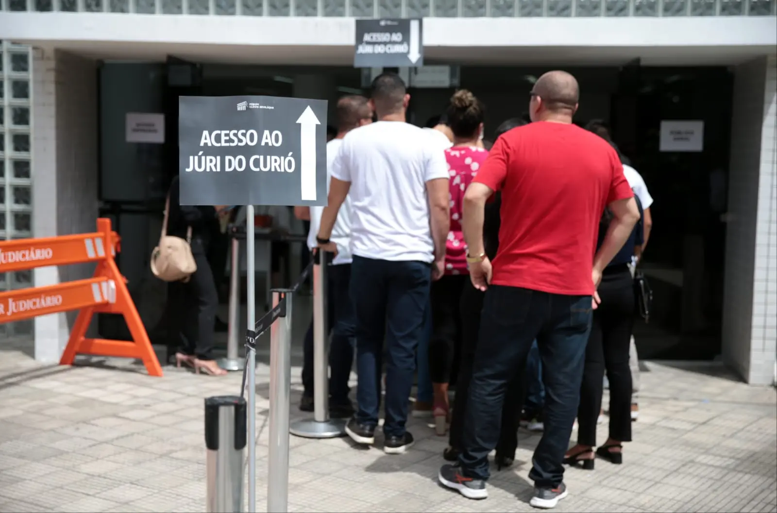 Imagem da notícia: PM réu por chacina do Curió está nos Estados Unidos e vai depor por videoconferência 