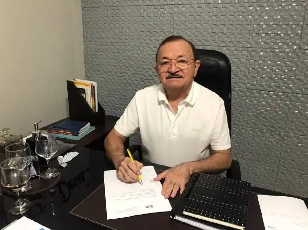 Imagem da notícia: Prefeito de Acopiara é afastado do cargo por 180 dias após operação policial