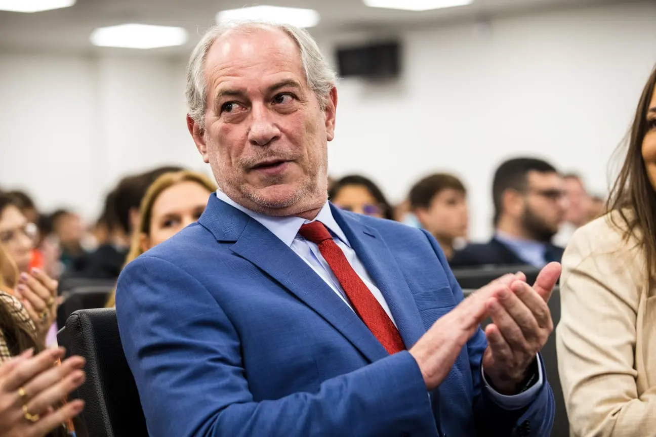 Imagem da notícia: Na OAB, Ciro Gomes critica estrutura administrativa de Elmano e política econômica de Lula