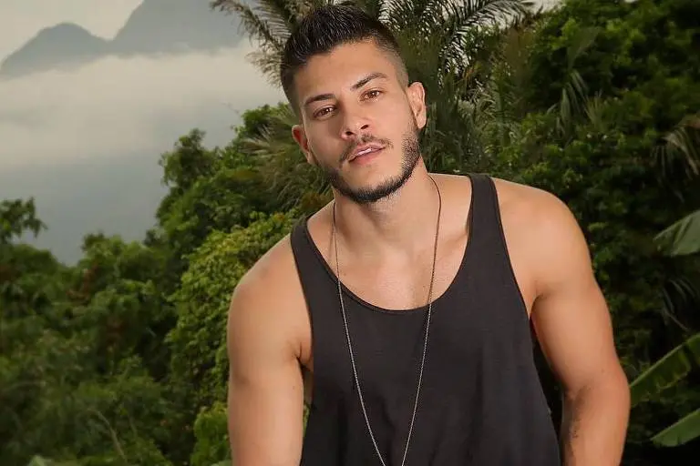 Imagem da notícia: Arthur Aguiar vai ser pai novamente, afirma colunista