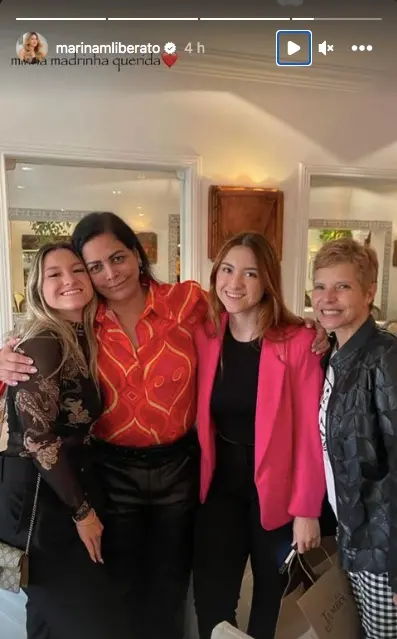 Imagem da notícia: Filhas de Gugu posam com a mãe em meio à polêmica sobre herança do apresentador