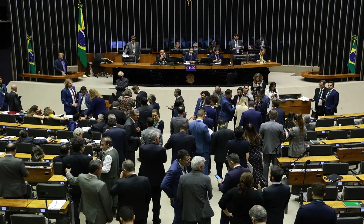 Imagem da notícia: Em crise de Lula com o Legislativo, como tem votado os deputados do Ceará em matérias do Governo