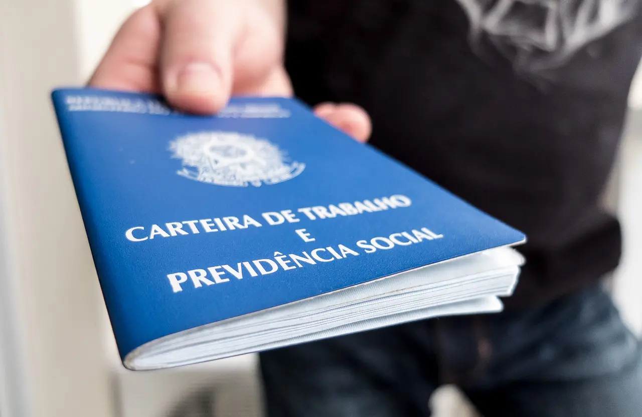 Imagem da notícia: Jovens no mercado de trabalho: como conseguir o primeiro emprego?