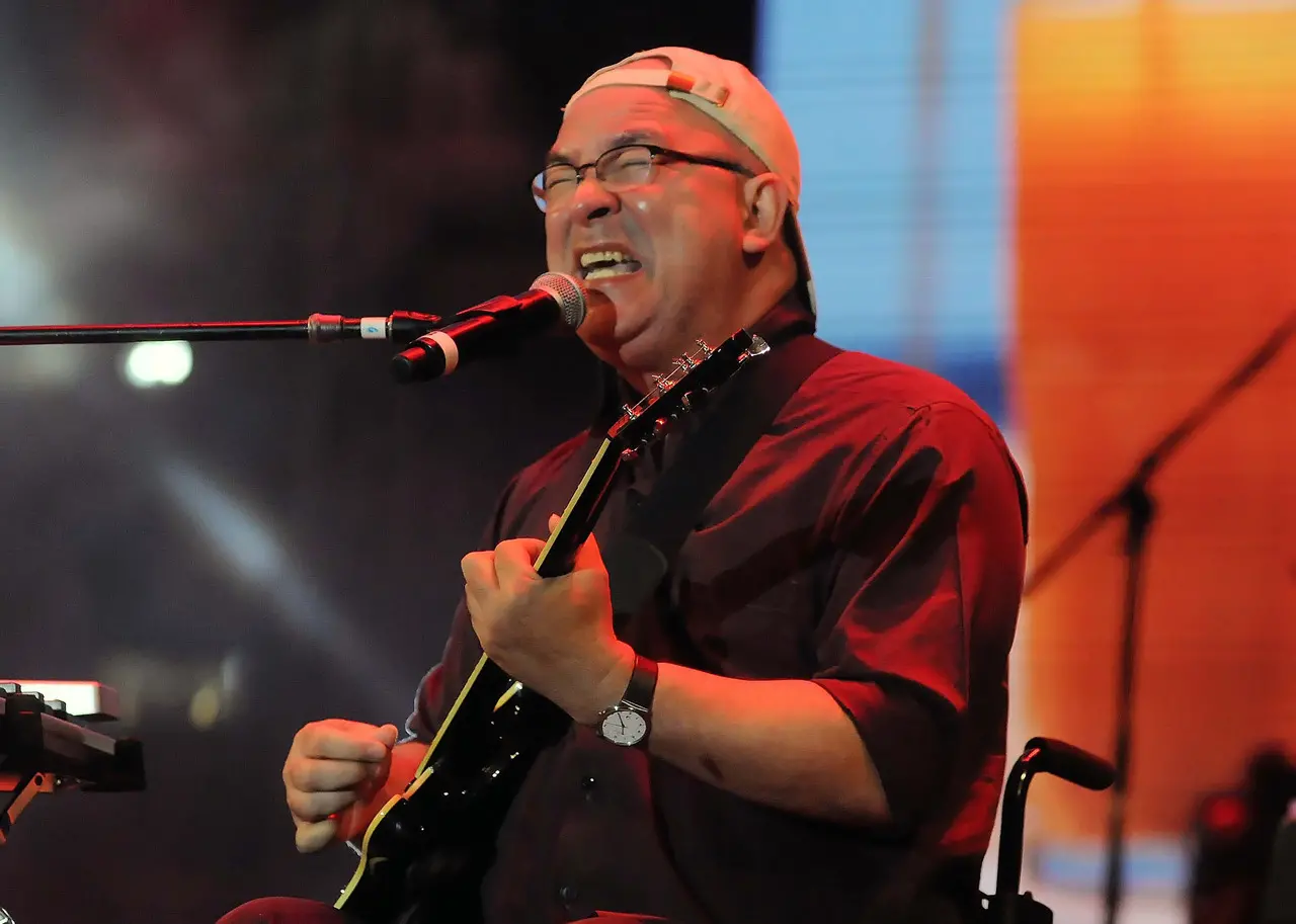Imagem da notícia: Herbert Vianna, do Paralamas do Sucesso, é internado em hospital com pneumonia leve
