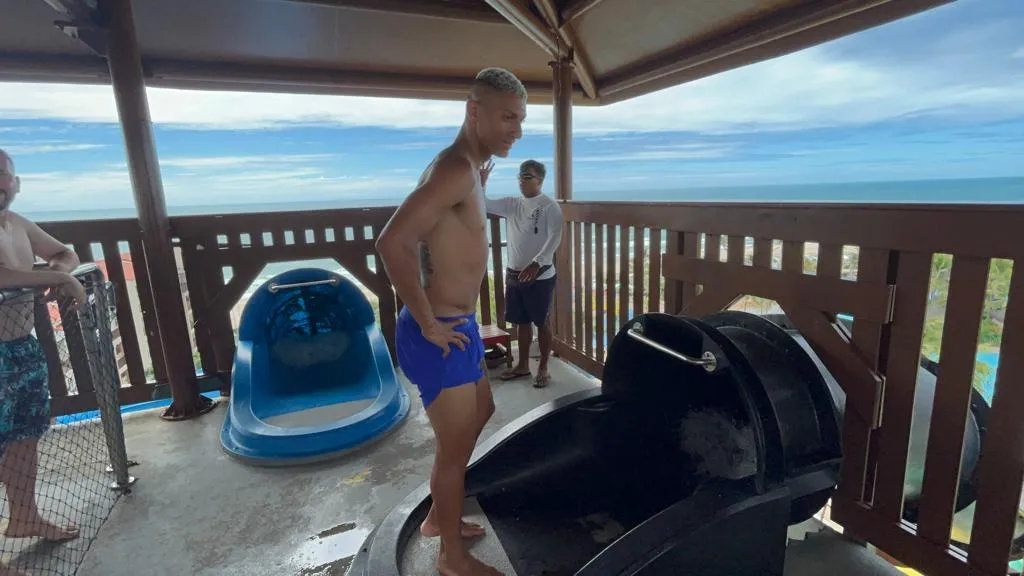 Richarlison curte período de férias em Fortaleza.