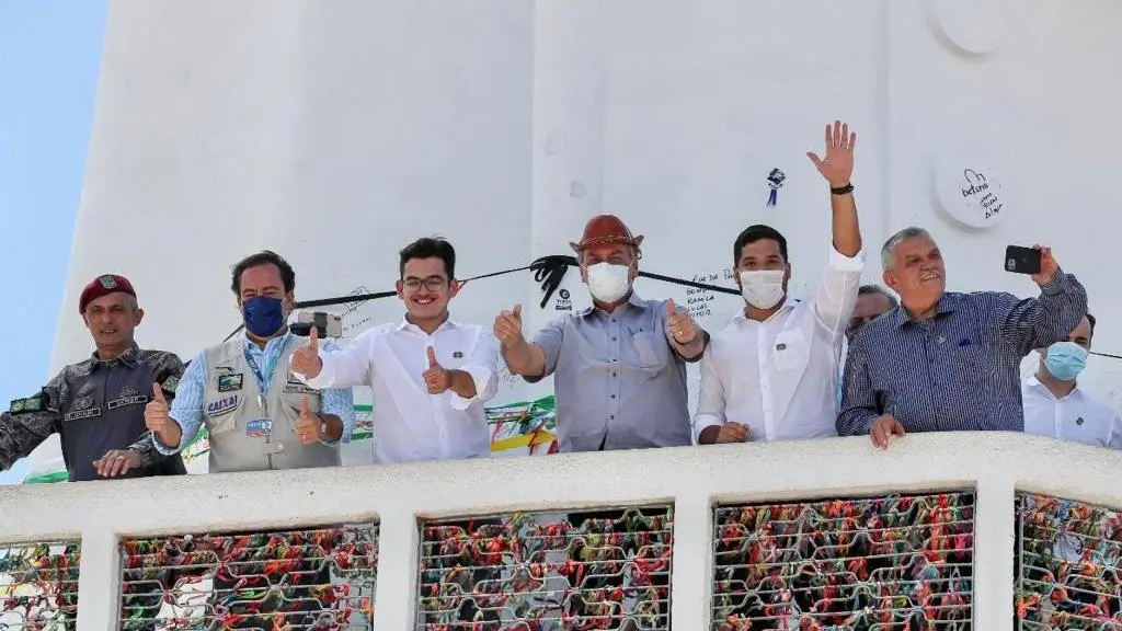 Imagem da notícia: Com cassação e disputa de poder, como a inelegibilidade de Bolsonaro afeta os planos do PL no Ceará