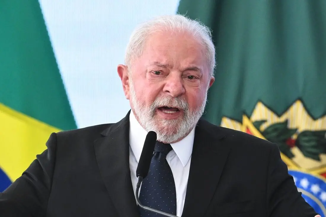Imagem da notícia: Lula visita seleção brasileira de futebol feminino no Mané Garrincha neste sábado (1)
