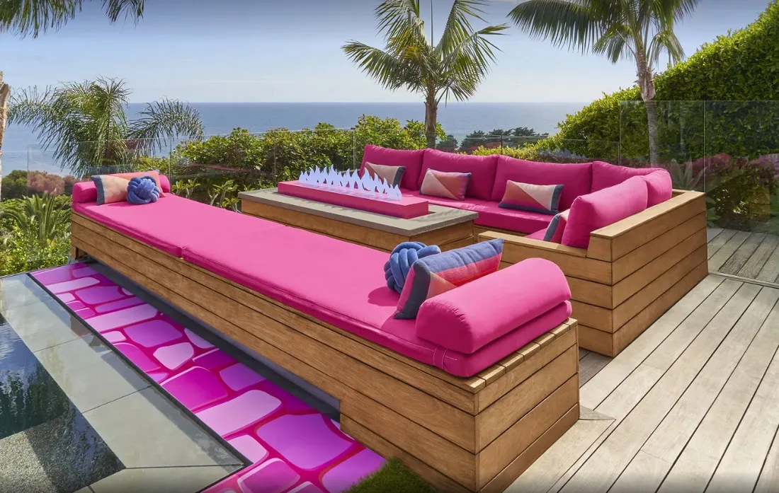 Mansão que inspirada na Casa dos Sonhos da Barbie