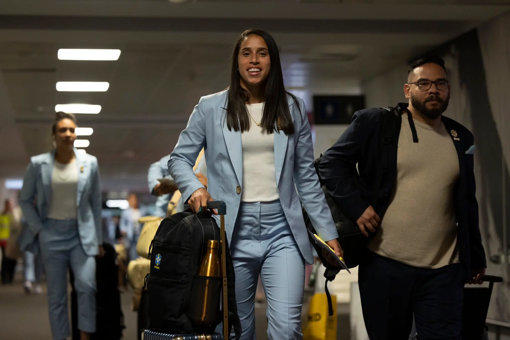 Imagem da notícia: Seleção brasileira desembarca na Austrália para a disputa da Copa do Mundo; veja vídeo