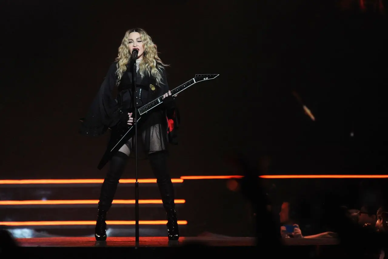 Imagem da notícia: Madonna permanece com estado de saúde delicado, e inicio de turnê mundial é incerto, diz site
