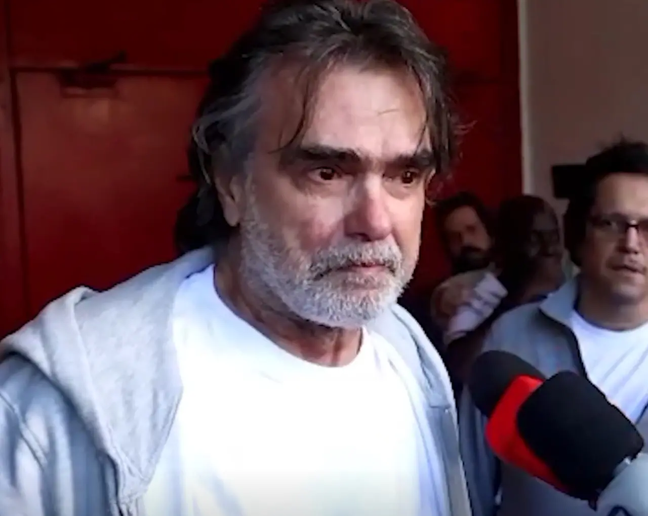 Imagem da notícia: Marido de Zé Celso, Marcelo Drummond relata resgate de dramaturgo em incêndio