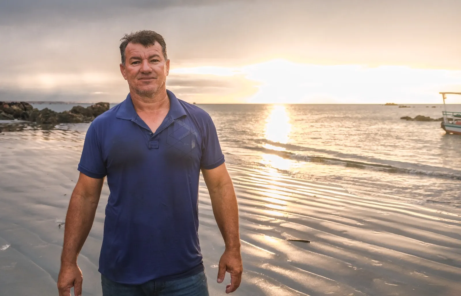 Nativo, Elizeu conduz mergulhos nas águas da Praia de Ponta Grossa há quase uma década