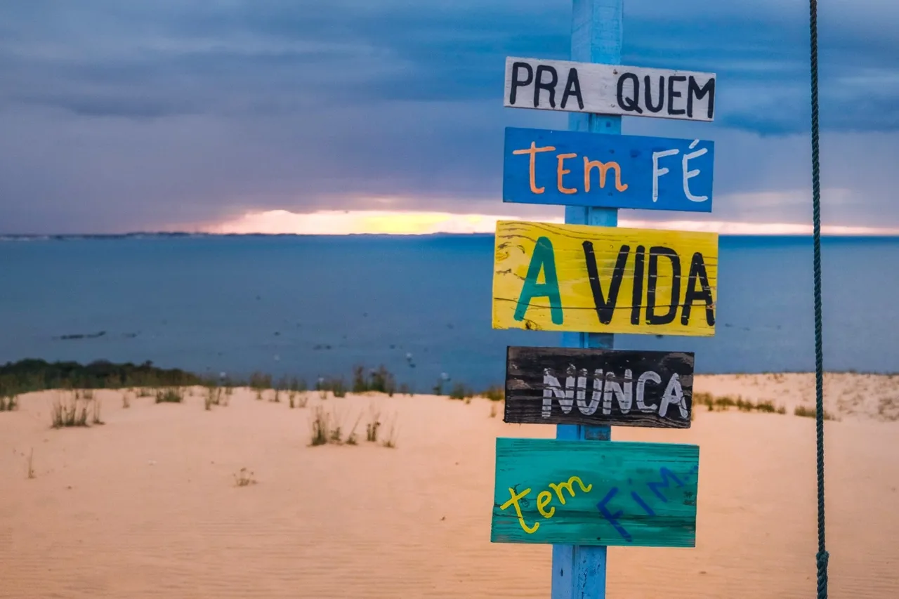 Duna do pôr-do-sol na Praia de Ponta Grossa, em Icapuí, no Ceará