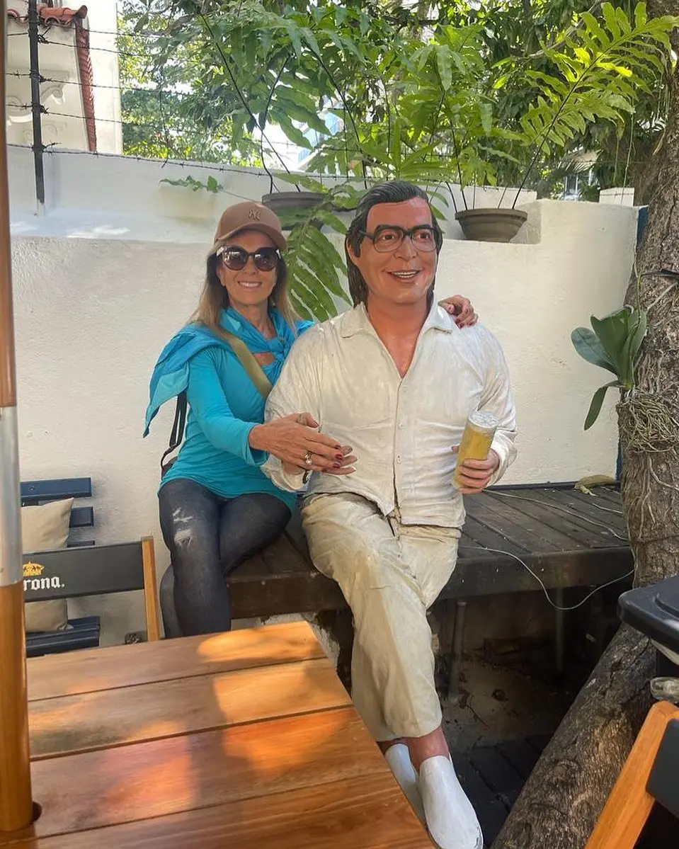 Imagem da notícia: Helô Pinheiro, a eterna Garota de Ipanema, comemora 80 anos