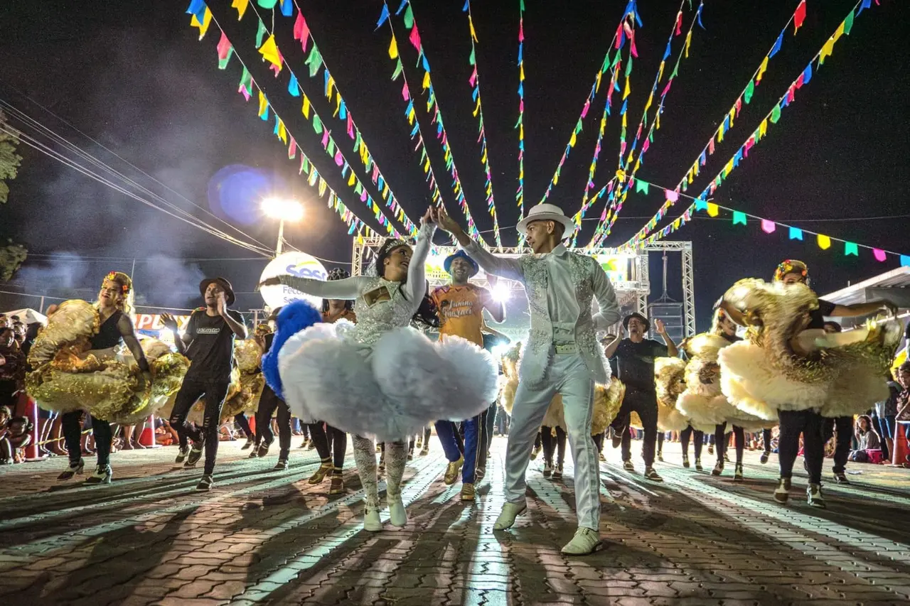 Quadrilhas se apresentaram nas festas juninas do Cariri