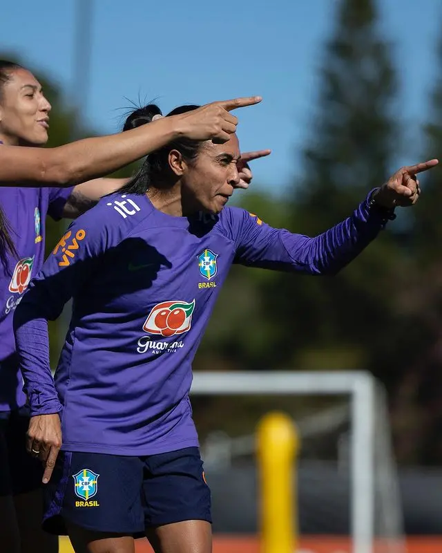 Imagem da notícia: Marta treina normalmente com Seleção Brasileira; Nycole permanece fora