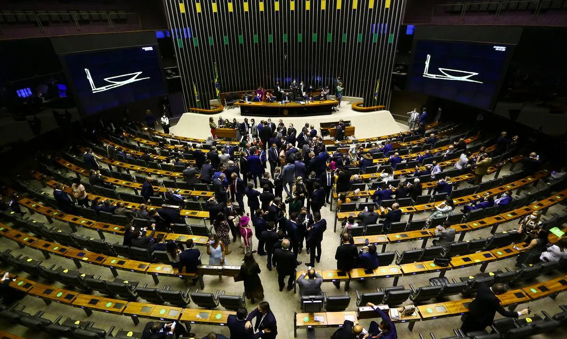 Especialistas apontam que a divulgação do Censo 2022 pode provocar uma nova discussão sobre a repartição das vagas no Parlamento Federal de olho na eleição de 2026