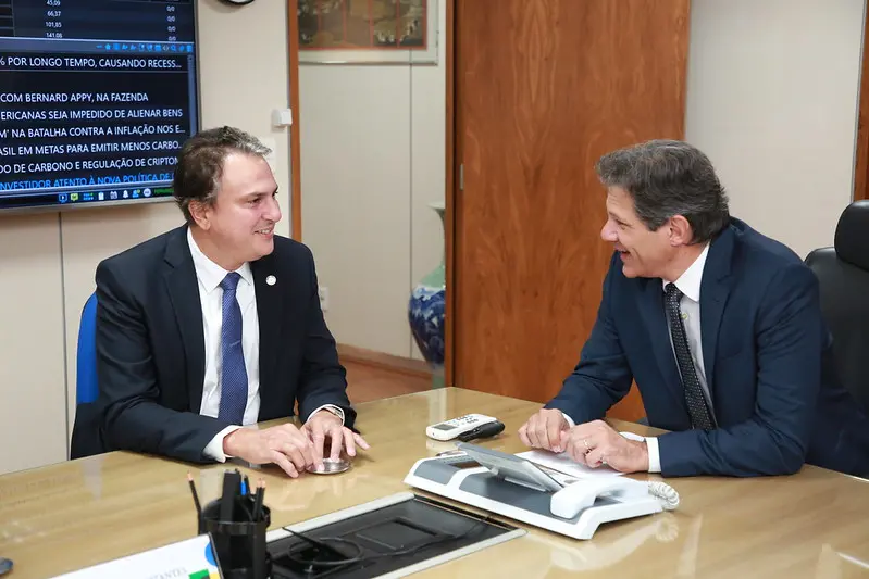 Imagem da notícia: Haddad quer dividir com Camilo Santana responsabilidade sobre jovens que nem estudam nem trabalham