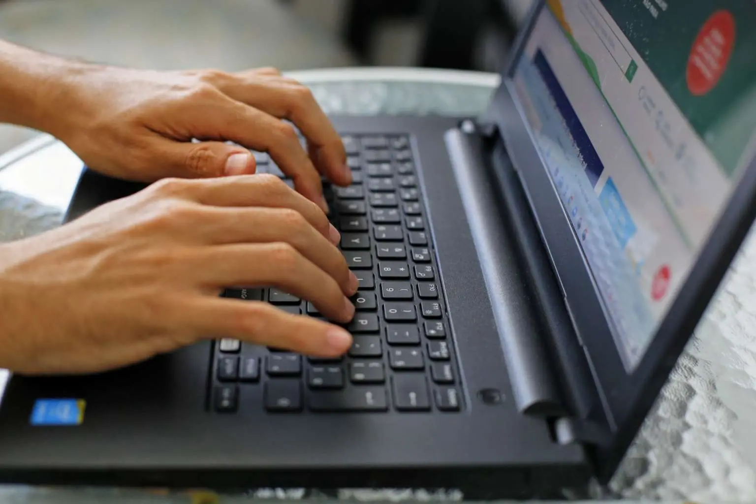 Imagem da notícia: Governo envia à Alece projeto para doar notebooks cedidos a professores estaduais na pandemia 