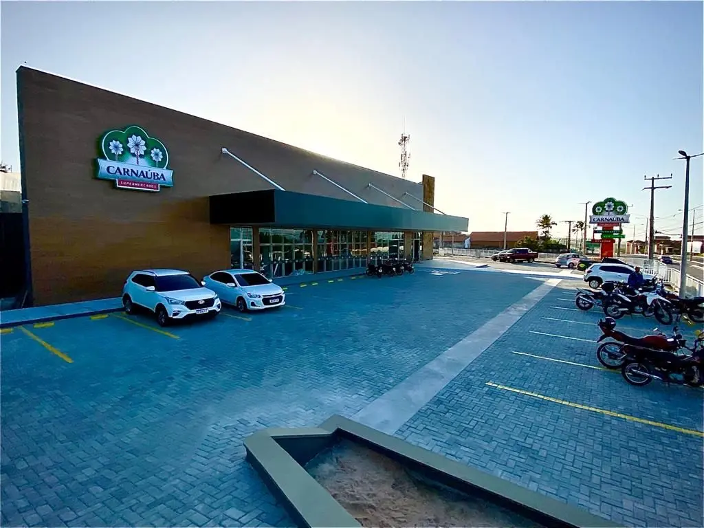 Imagem da notícia: Rede de supermercado investe R$ 15 milhões em nova unidade no Porto das Dunas e gera 100 empregos