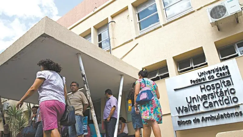 Imagem da notícia: Ebserh lança edital com dez vagas para Complexo Hospitalar da UFC com salário de R$ 9,9 mil