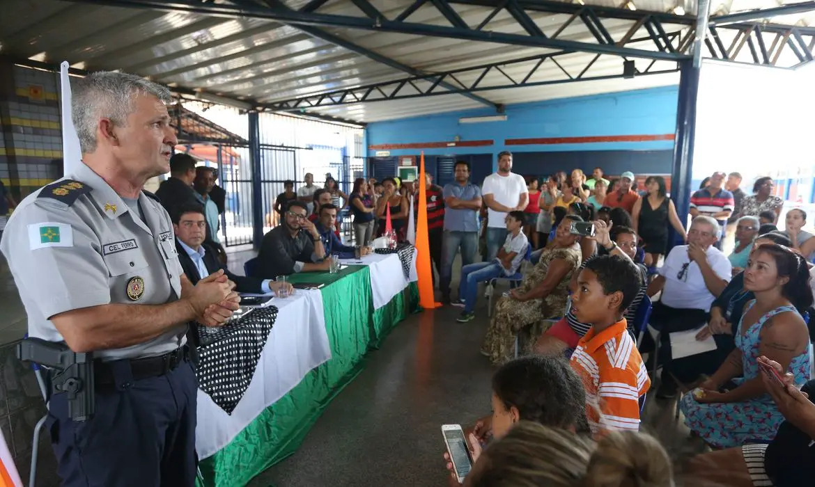 Imagem da notícia: Governo Lula decide encerrar programa de escolas cívico-militares