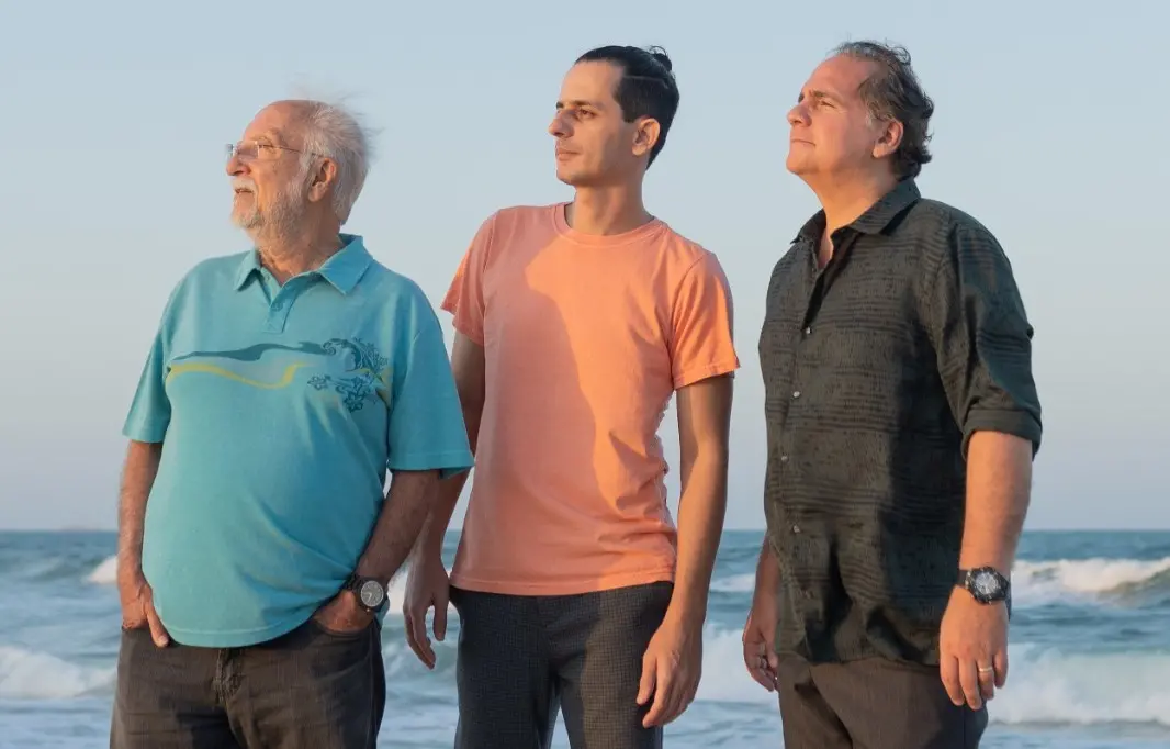 Imagem da notícia: Roberto Menescal, Diogo Monzo e Ricardo Bacelar lançam disco “Nós e o Mar” 