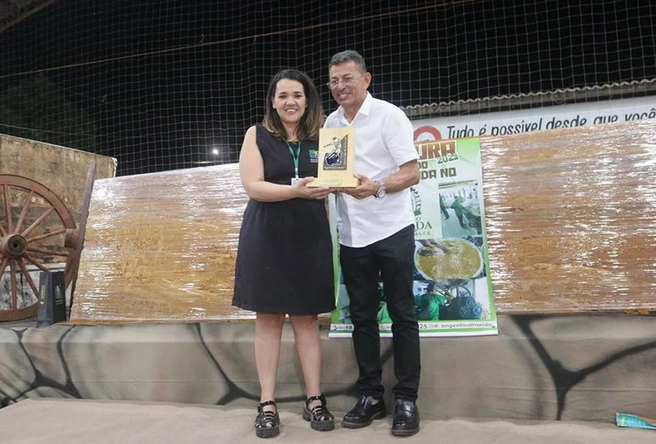 Francisco Reginaldo Almeida Braz, proprietário do engenho, pensou em fazer uma rapadura gigante pela primeira vez ainda em 2006.