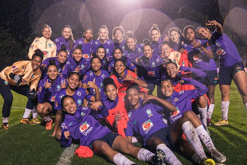 Giovana e colegas da seleção brasileira sub-20 em período de treinos na cidade de Porto Alegre (RS).