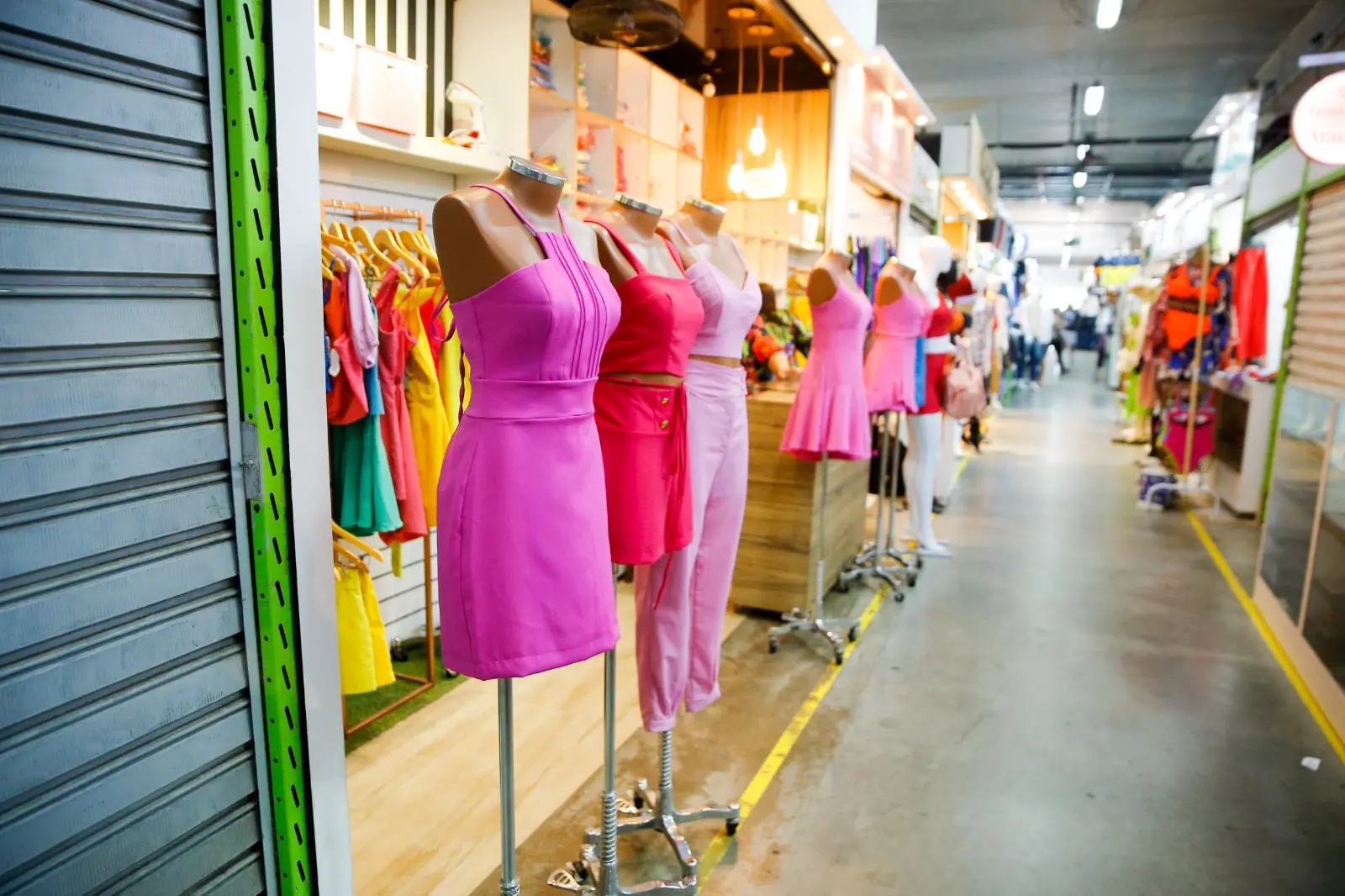 Imagem da notícia: Com filme da Barbie, vendas de roupas e acessórios rosas aumentam até 50% em lojas de Fortaleza 