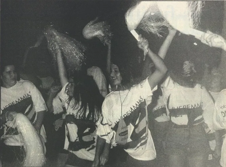 Participantes do bloco Jerhemias em 1994, ano que marca a chegada dos abadás