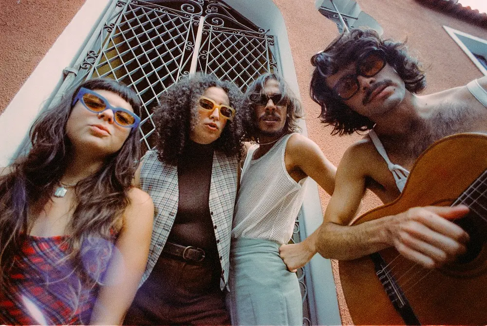 Imagem da notícia: Bala Desejo, banda vencedora do Grammy Latino, faz show no Cineteatro São Luiz 